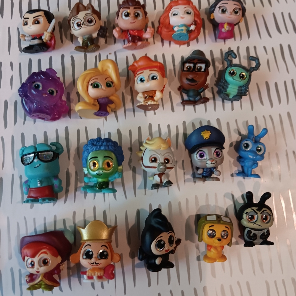 Disney Doorables LOT Of 20